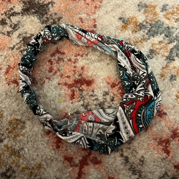 Lot of 10 Headbands - Picture 6 of 11